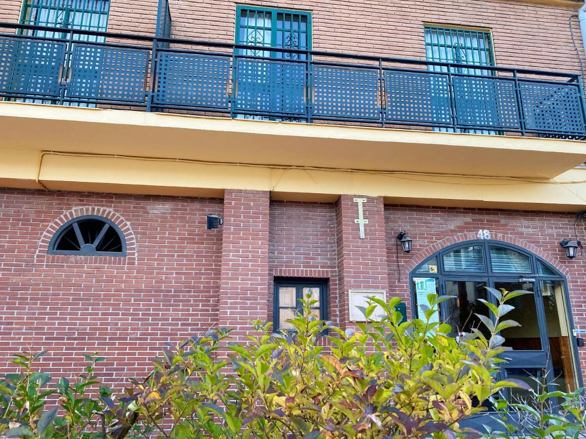 Hostel Space Capsule Madrid Bagian luar foto