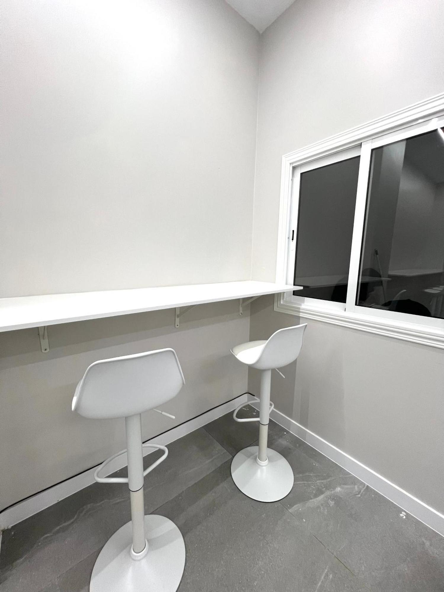 Hostel Space Capsule Madrid Bagian luar foto